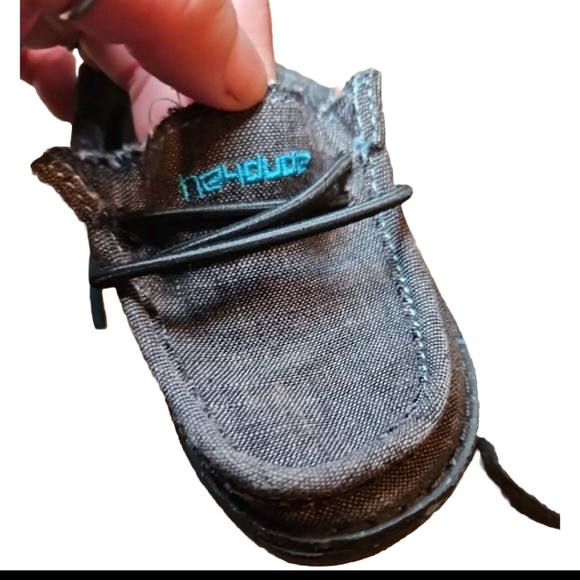 Hey Dude Boys Gray And Blue Wally Youth Loafer Chambray Shoes K5 - Picture 10 of 11